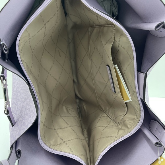 MICHAEL KORS Carson Large Signature Logo CZ Shoulder Tote Bag
Light Quartz
NWT - Picture 11 of 16